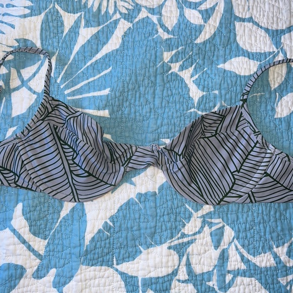 Coconut Ave. Underwire Bikini Top M - Picture 1 of 4